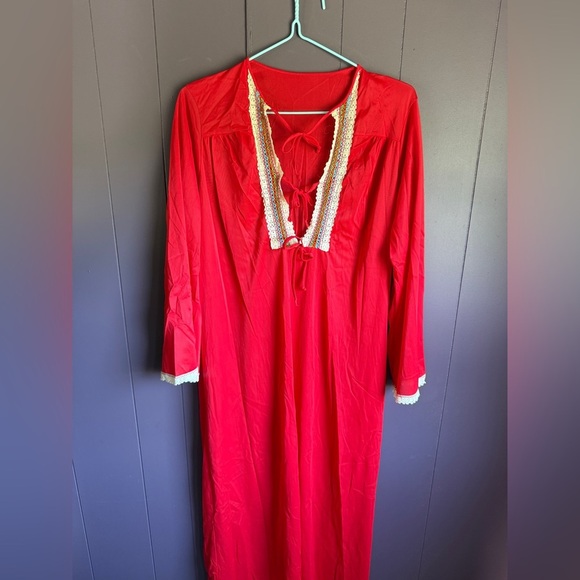 Vintage 70s Red Maxi Lounge Dress – Lace Trim Boho Peasant Style (Size M USA) - Picture 5 of 11